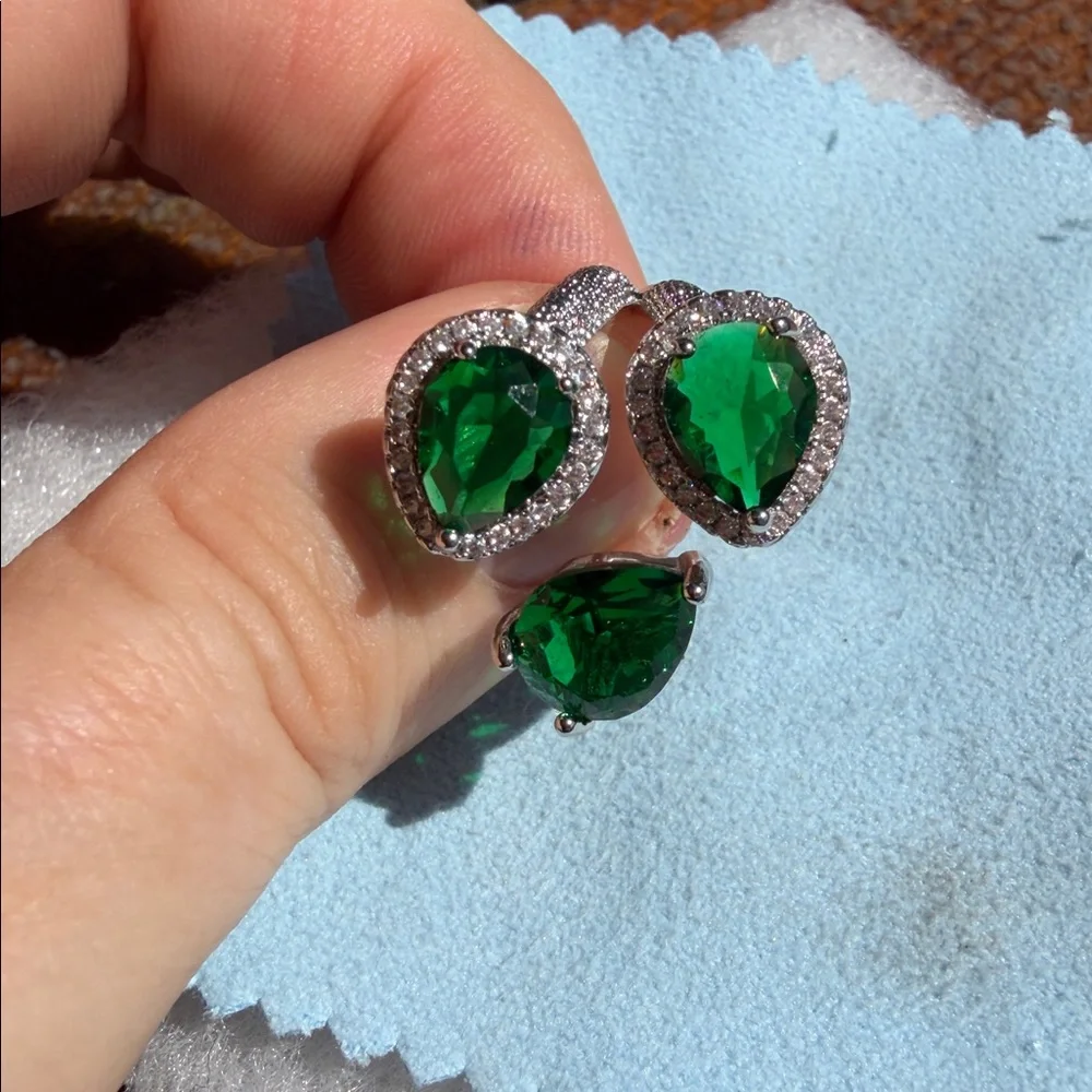Emerald Green Teardrop Ring with Silver Accents